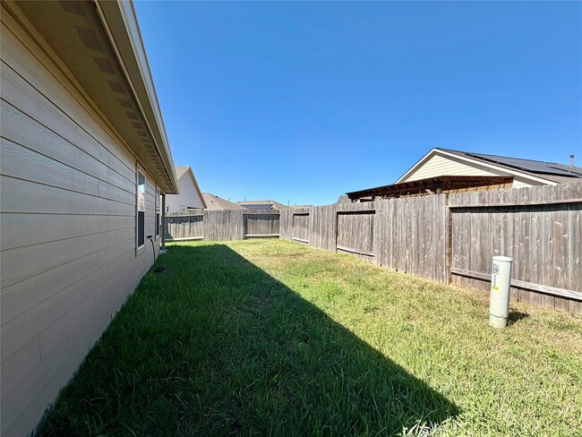 Building Photo - 9922 Southern Bayberry Dr