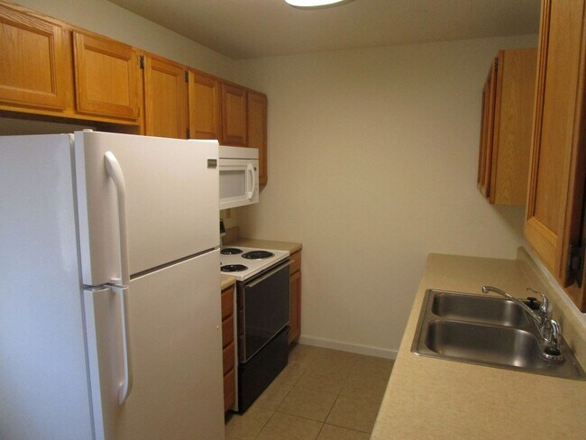 Building Photo - 2412-2414 Calder Ct.