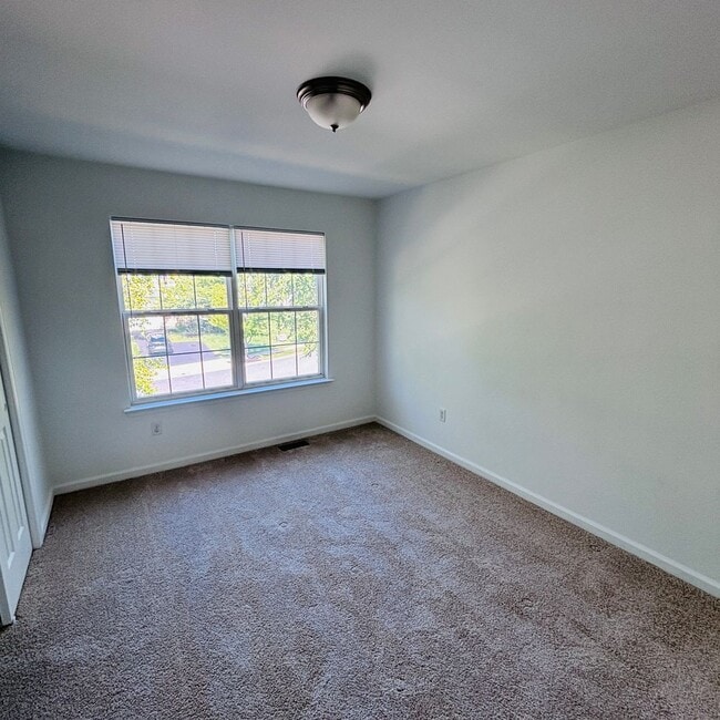 Building Photo - Located in the Highgates subdivision in Upper Macungie Township this 3 bedroom, 2.5 bath townhouse