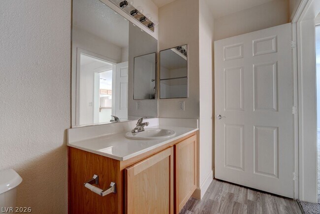 Building Photo - 59 E Agate Ave