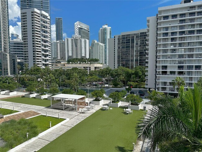 Building Photo - 1541 Brickell Ave