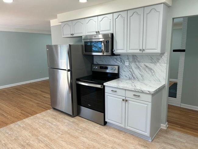 Building Photo - 3754 Hi Villa Dr