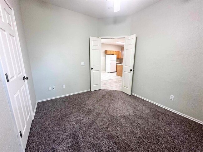 Building Photo - 10000 Shadowview Dr
