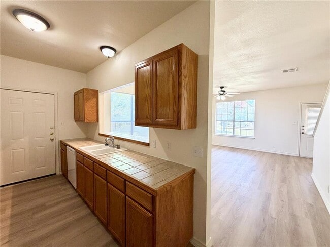 Building Photo - 200 Sandstone Dr