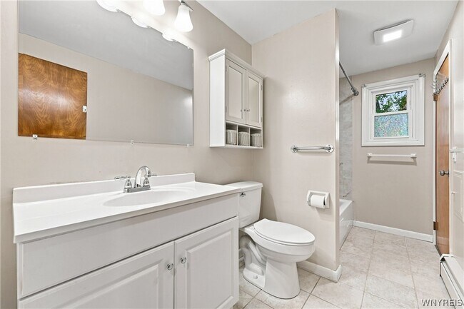 Building Photo - 35 Tomcyn Dr