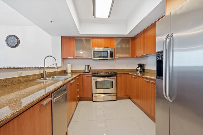 Building Photo - 16699 Collins Ave