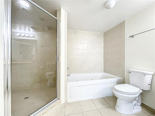 Building Photo - 16699 Collins Ave