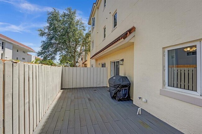 Building Photo - 1861 Coral Heights Blvd