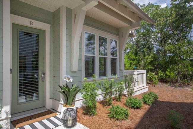 Building Photo - 125 E Pine Lands Lp
