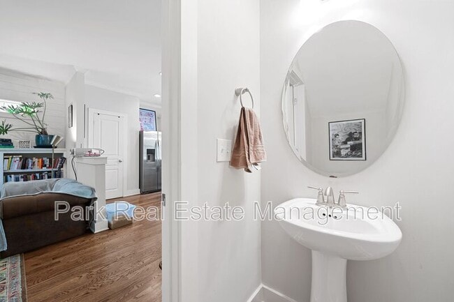 Building Photo - 1111 W Murray Ave