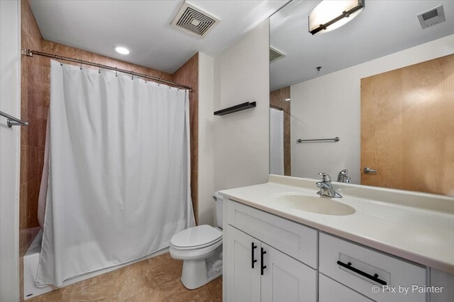 Building Photo - 1201 W Adams St