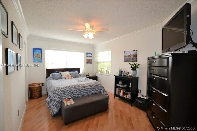 Building Photo - 10765 SW 108th Ave