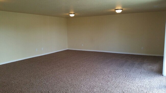 Building Photo - Cute Boise Townhouse