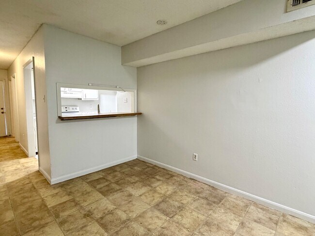 Building Photo - 105 Windward St