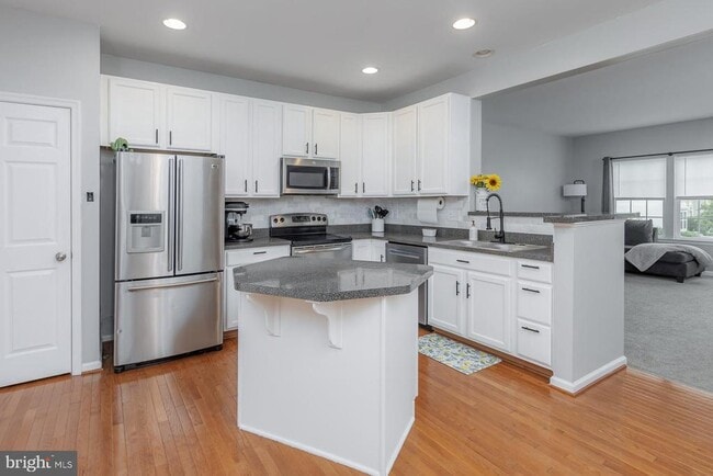 Building Photo - 372 Concetta Dr