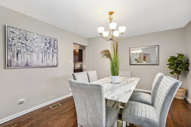 Building Photo - 18830 Hamlin Ave