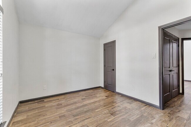 Building Photo - 20815 Whitevine Way