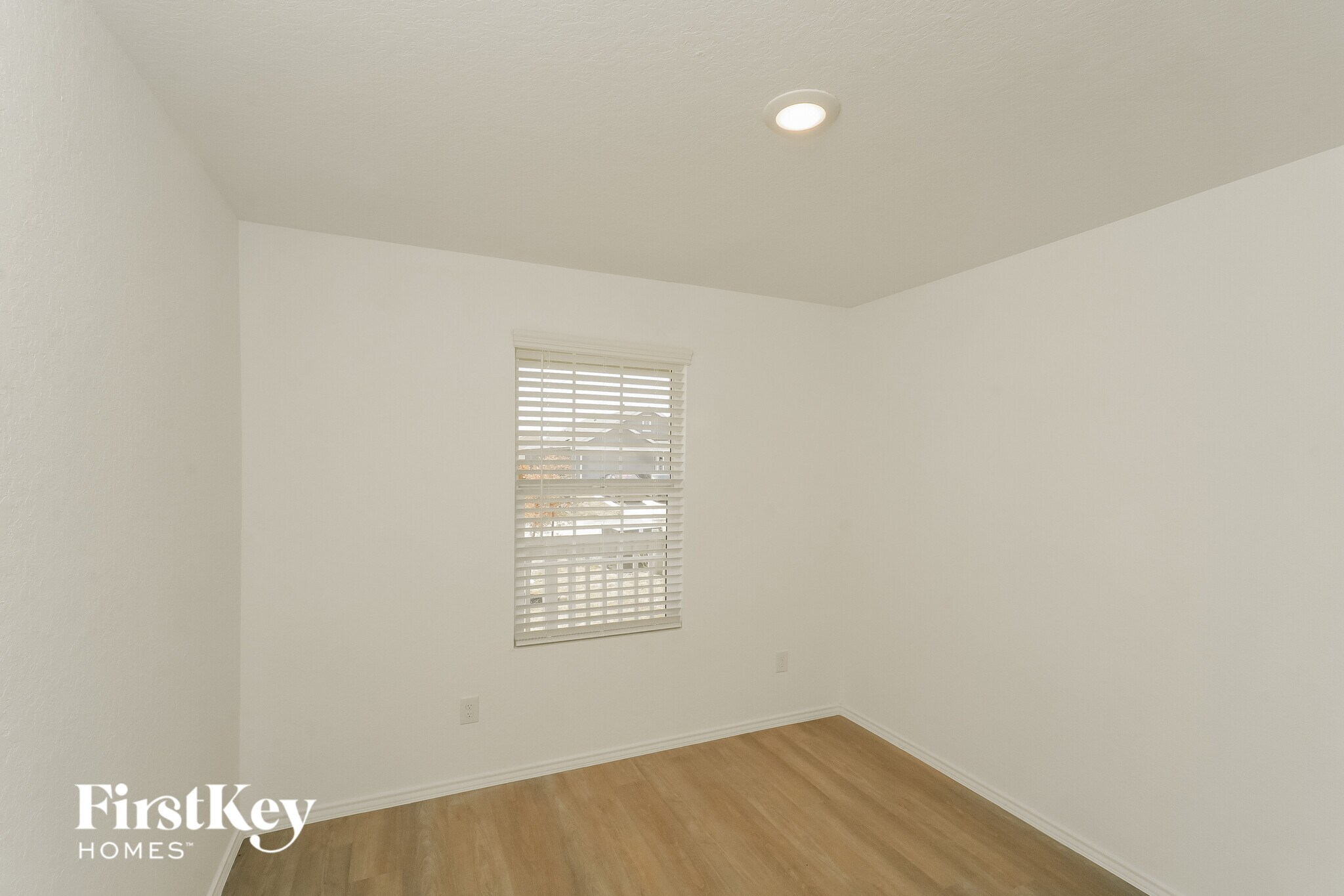 Building Photo - 10723 Vinateros Dr