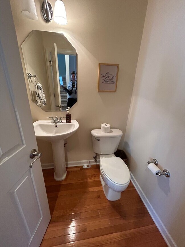 Building Photo - Spacious 3-Story Townhome Near Crabtree – Available January 15