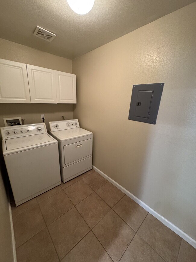 Building Photo - Beautiful 4-Bedroom Home with Spacious Backyard & Covered Patio