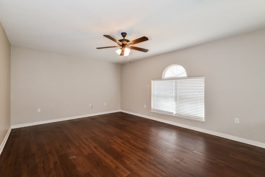 Building Photo - 2209 Nicollett Way