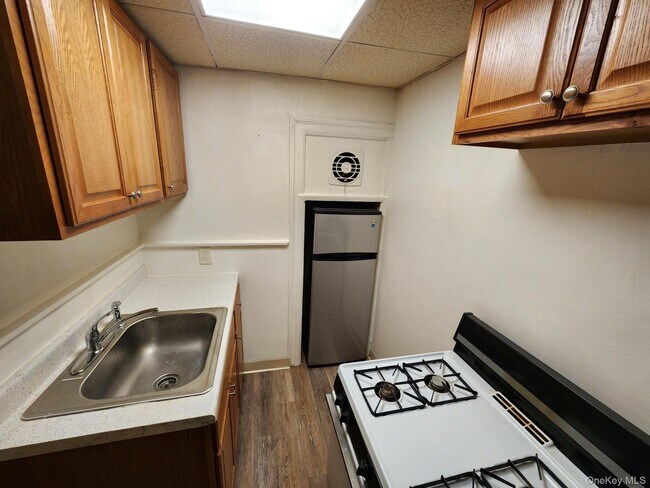 Building Photo - 37 Jennings Ave