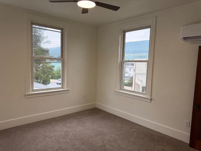 Building Photo - "Charming 3-Bedroom Retreat with 1.5 Baths on Main St in Lykens, PA!"