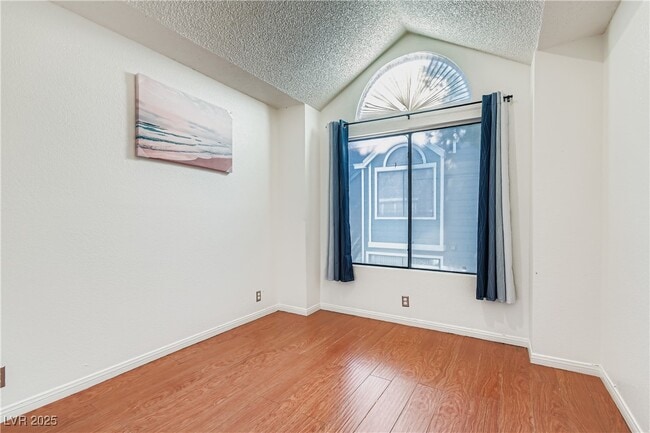 Building Photo - 3217 Symphony Dr