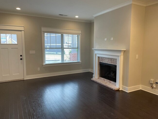 Building Photo - 1460 Valley Trace