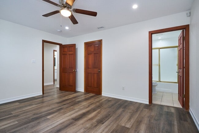 Building Photo - Aqua Vista - Entertainers Playhouse