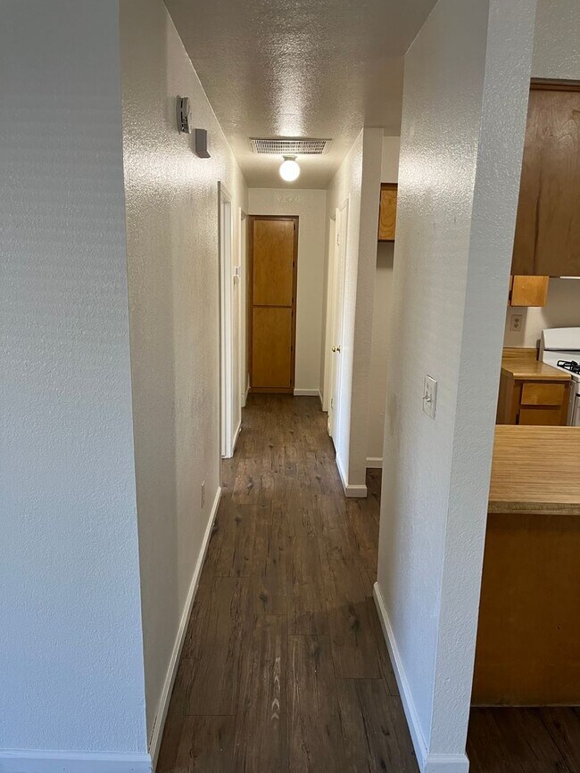 Building Photo - 1356