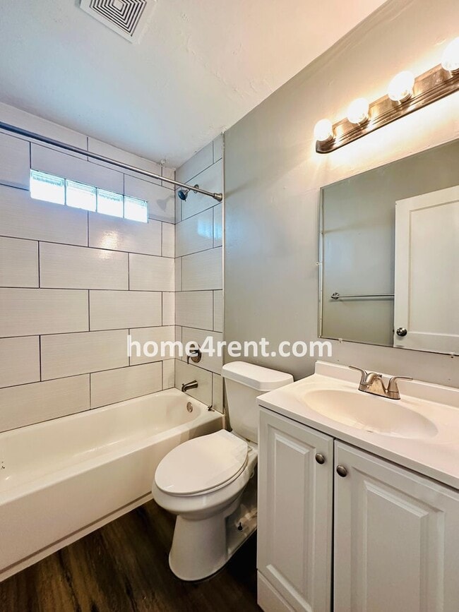 Building Photo - Cozy, Ranch Style Home w/ Stainless Steel ...