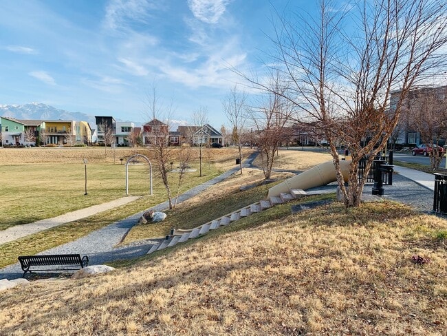 Building Photo - Modern 2 bed, 1 bath Townhome in Daybreak