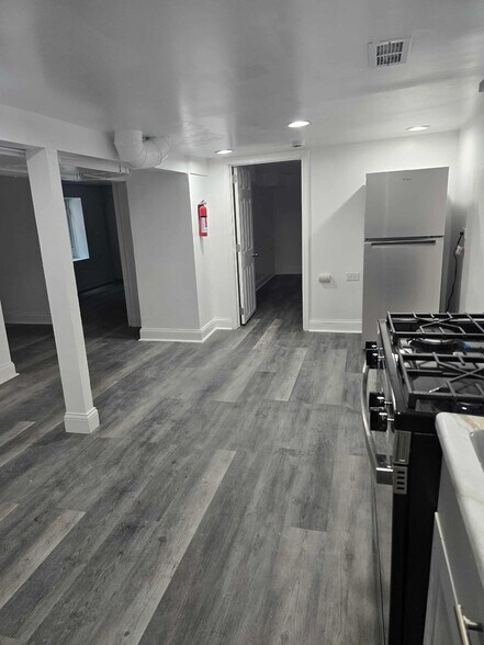 Building Photo - 1935 Jackson Ave