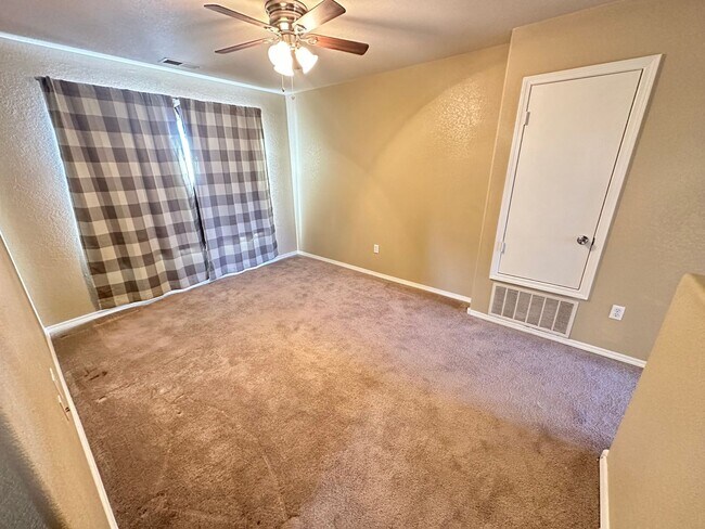 Building Photo - Cabezon Beauty | Large Yard | 2 Living Areas & Upstairs Loft | 1-year Lease | Coming Soon Pre-lea...