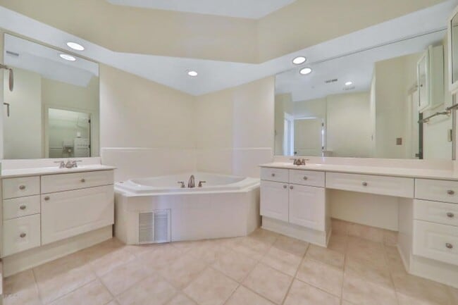 Building Photo - St Johns River Views!