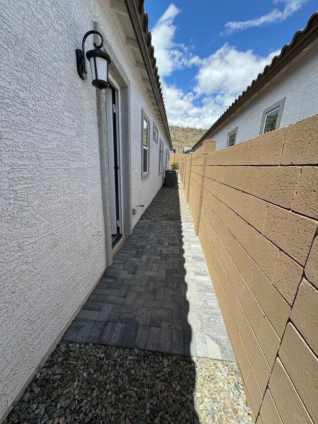 Building Photo - 3260 W Peak View Rd