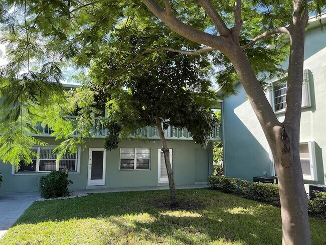 Building Photo - 63 Easthampton C