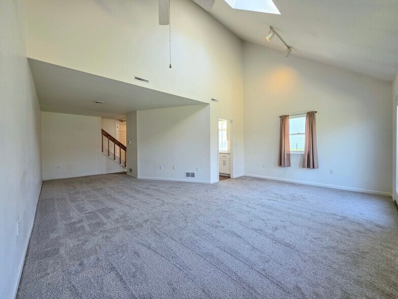 Building Photo - 391 E Jackson St