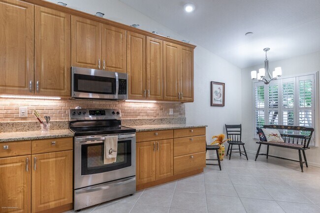 Building Photo - IMMACULATE TURNKEY FURNISHED- NEAR TWIN ISLES COUNTRY GOLF CLUB