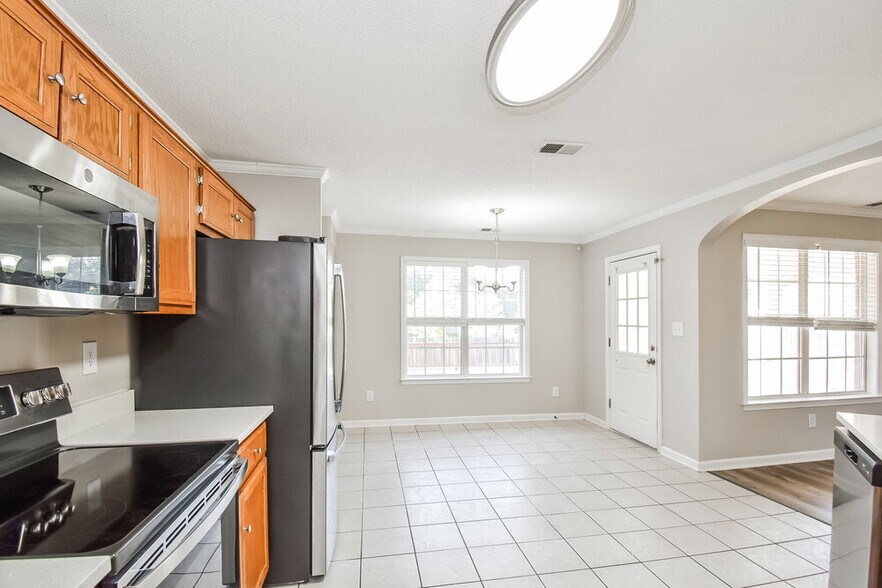 Building Photo - 1337 Pendulum Dr N