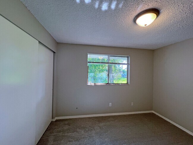 Building Photo - Charming Immaculate Three Bedroom Rambler in Tacoma
