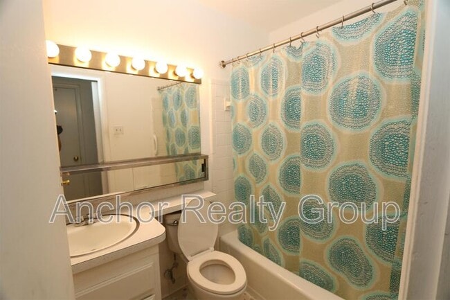 Building Photo - 214B 57th St