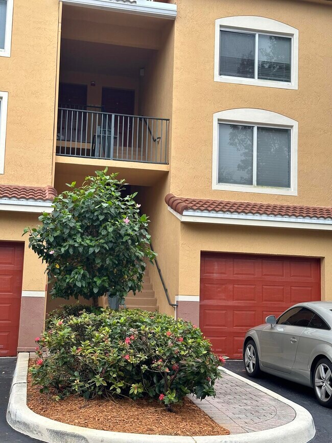 Building Photo - 700 Scotia Dr