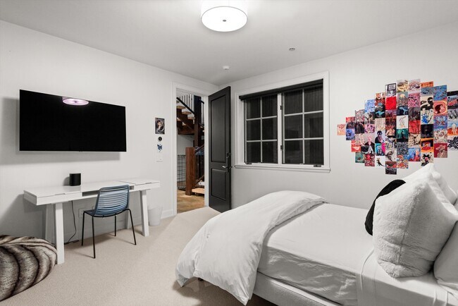 Building Photo - 289 Exhibition Ln