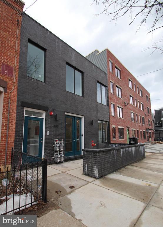 Building Photo - 810 N Uber St