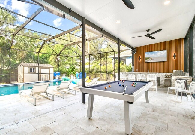 Building Photo - 109 W Hollywood St