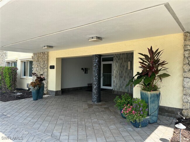 Building Photo - 3420 Gulf Shore Blvd N
