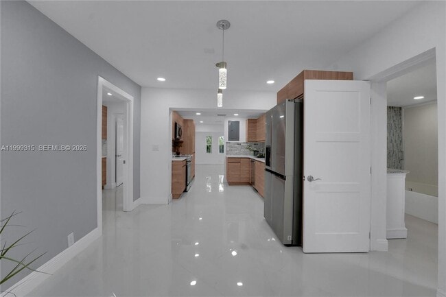 Building Photo - 1137 SW 8th Ave