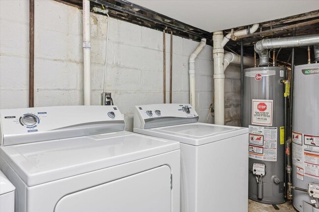 Building Photo - 98 W 47th St